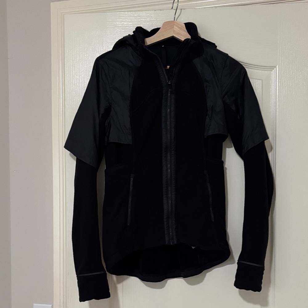 Lululemon Women's Black  jacket